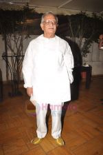 Gulzar at Chala Mussadi Office Office film trailer launch in Andheri on 12th July 2011 (52).JPG